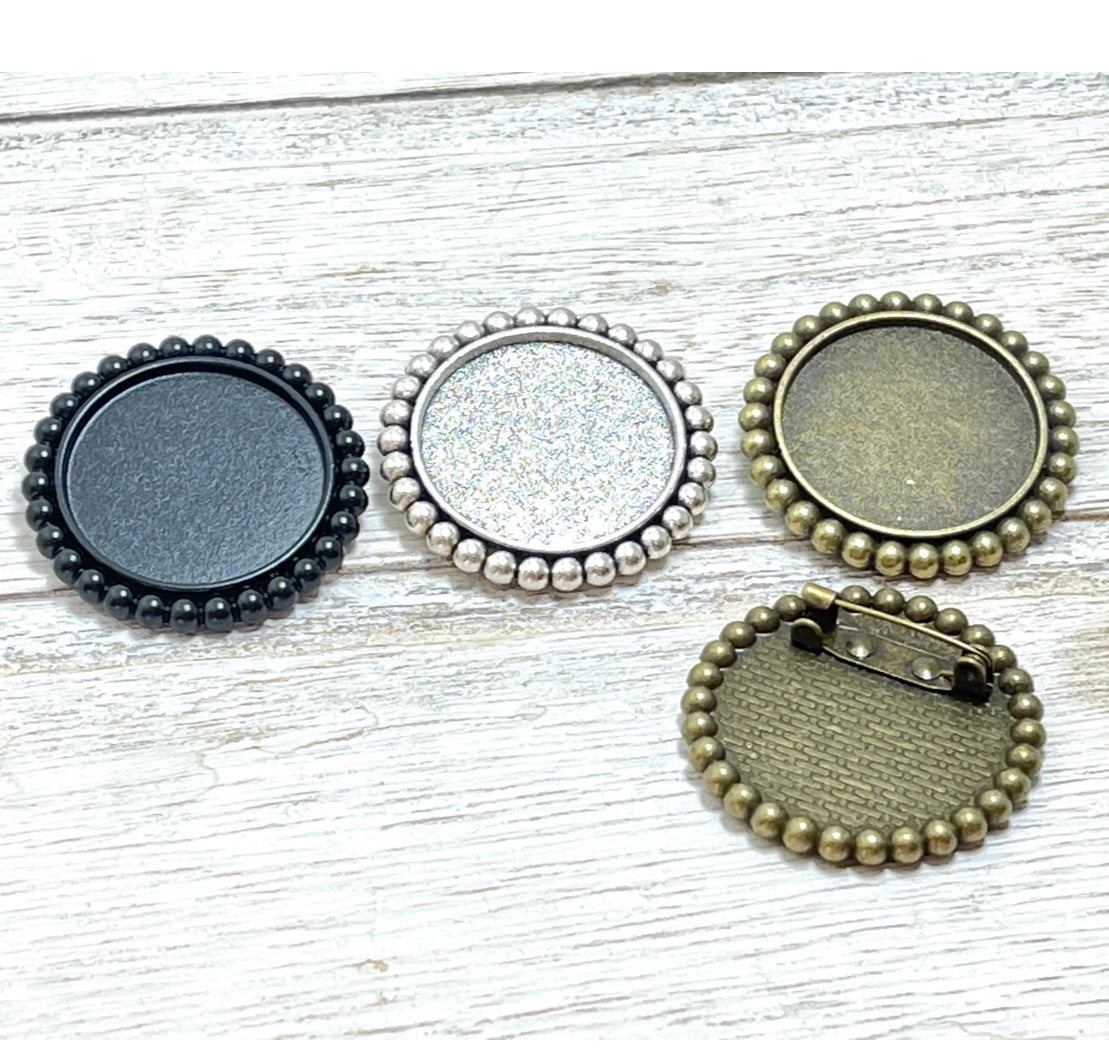 Your Photo in Brooch Round Graduation Photo Lapel Pin (25mm Circle)