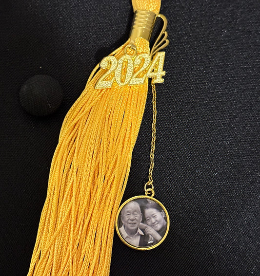 Graduation cap memorial photo for tassel