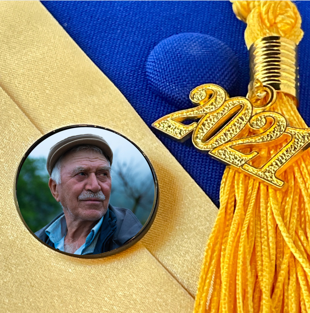 Personalized-photo-lapel-pin-in-memory-of-graduation